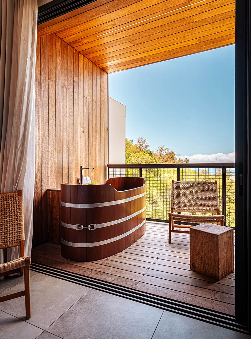 studio-joua-luxury-photo-video-people-and-places-5-800x1079